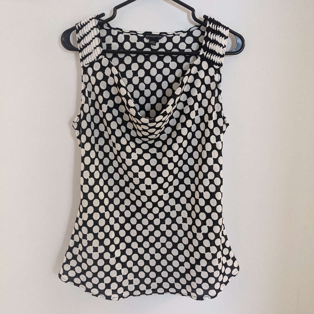 (M) Banana Republic Scoop Neck Top